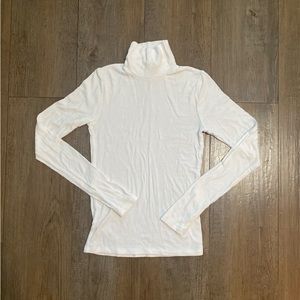 Aritzia Wilfred turtle neck